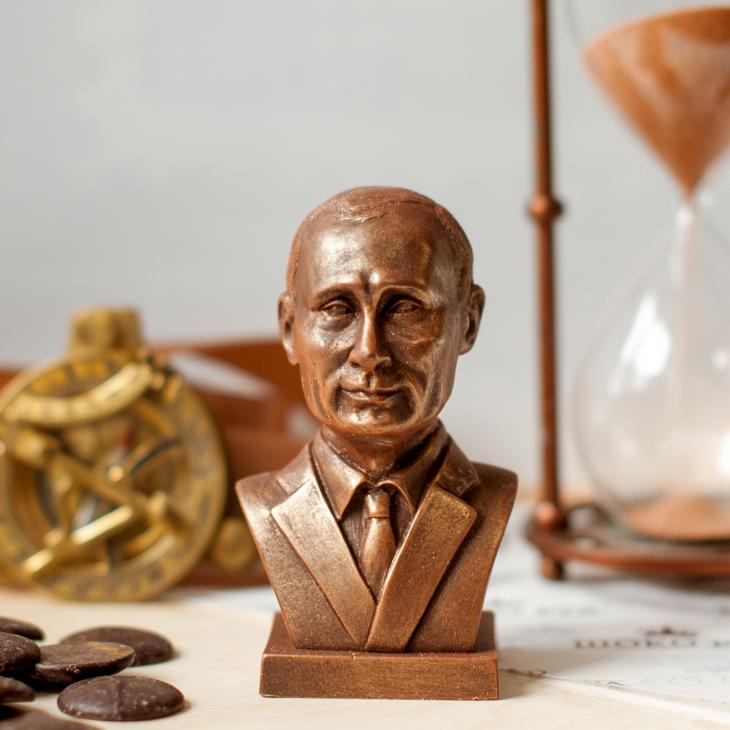 Фигурное изделие из молочного шоколада "Бюст Президента", 210 г