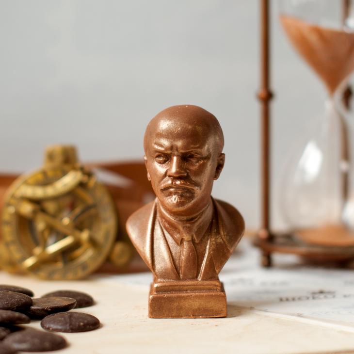 Фигурное изделие из молочного шоколада "Бюст Ленин В.И.", 140 г